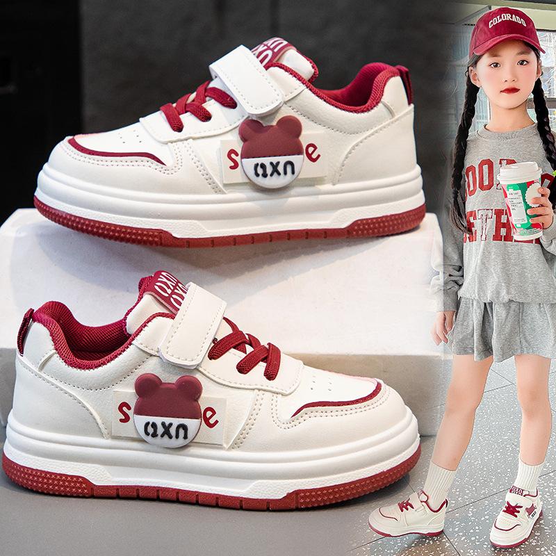 

Детские кеды, кожаный верх, новинка 2025 года, повседневная обувь для девочек, нескользящая спортивная обувь, универсальная мягкая подошва, дышащие кроссовки для бега 30 бордовый