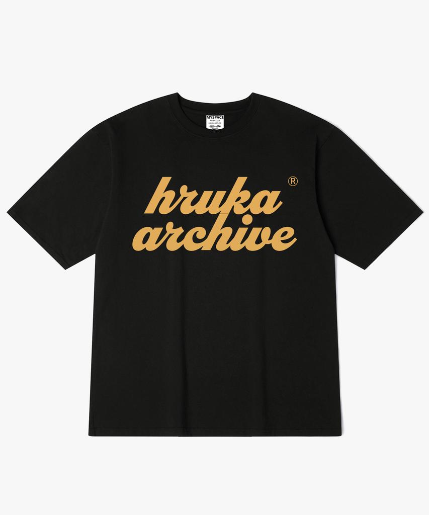 Hilukaakaibeu Overlap Yellow Logo Short Sleeve T-Shirt