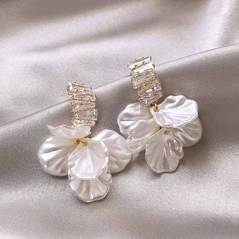 

Корейская Мода Серьги-подвески из Имитации Ракушки Элегантные Серьги-капли для Невесты с Белыми Кристаллами в виде Цветка Аксессуары для Вечеринки для Женщин Новые
