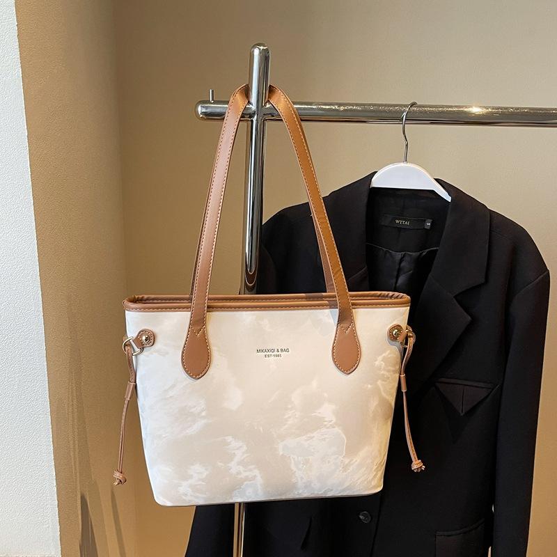 Large-capacity bag women's new summer versatile shoulder bag casual texture commuter tote bag