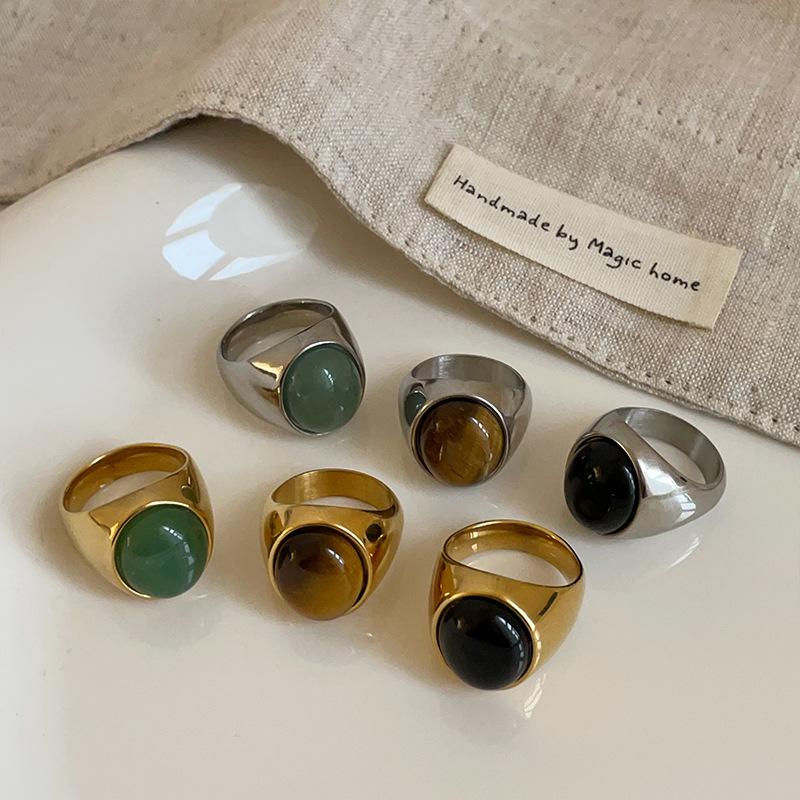 Elegant Women's Natural Stone Polished Metal Ring - Niche Fashion Design