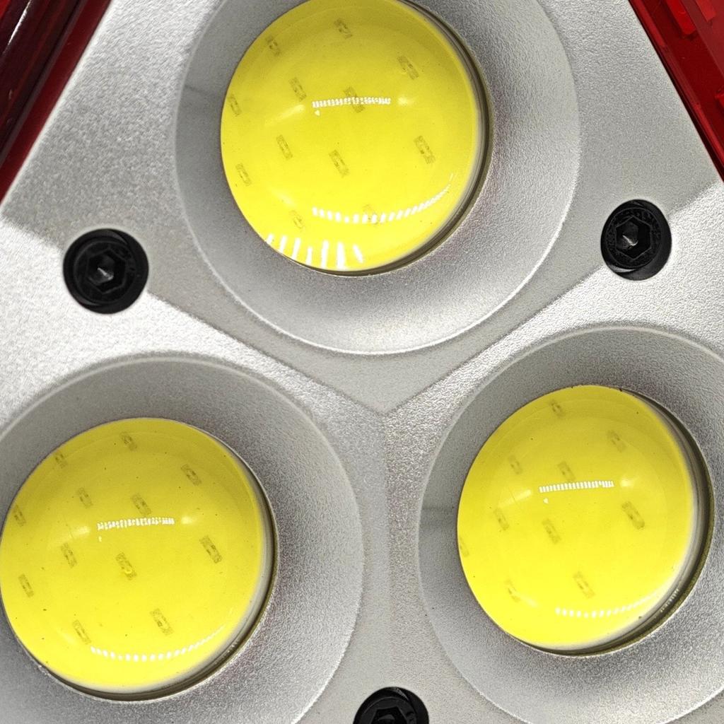Trójkąt ostrzegawczy LED, latarka, PowerBank + akumulatory Off-Road