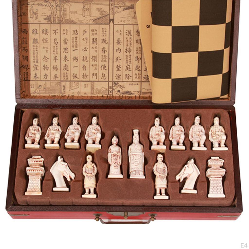 Zestaw szachowy do gry międzynarodowej z etui i figurami