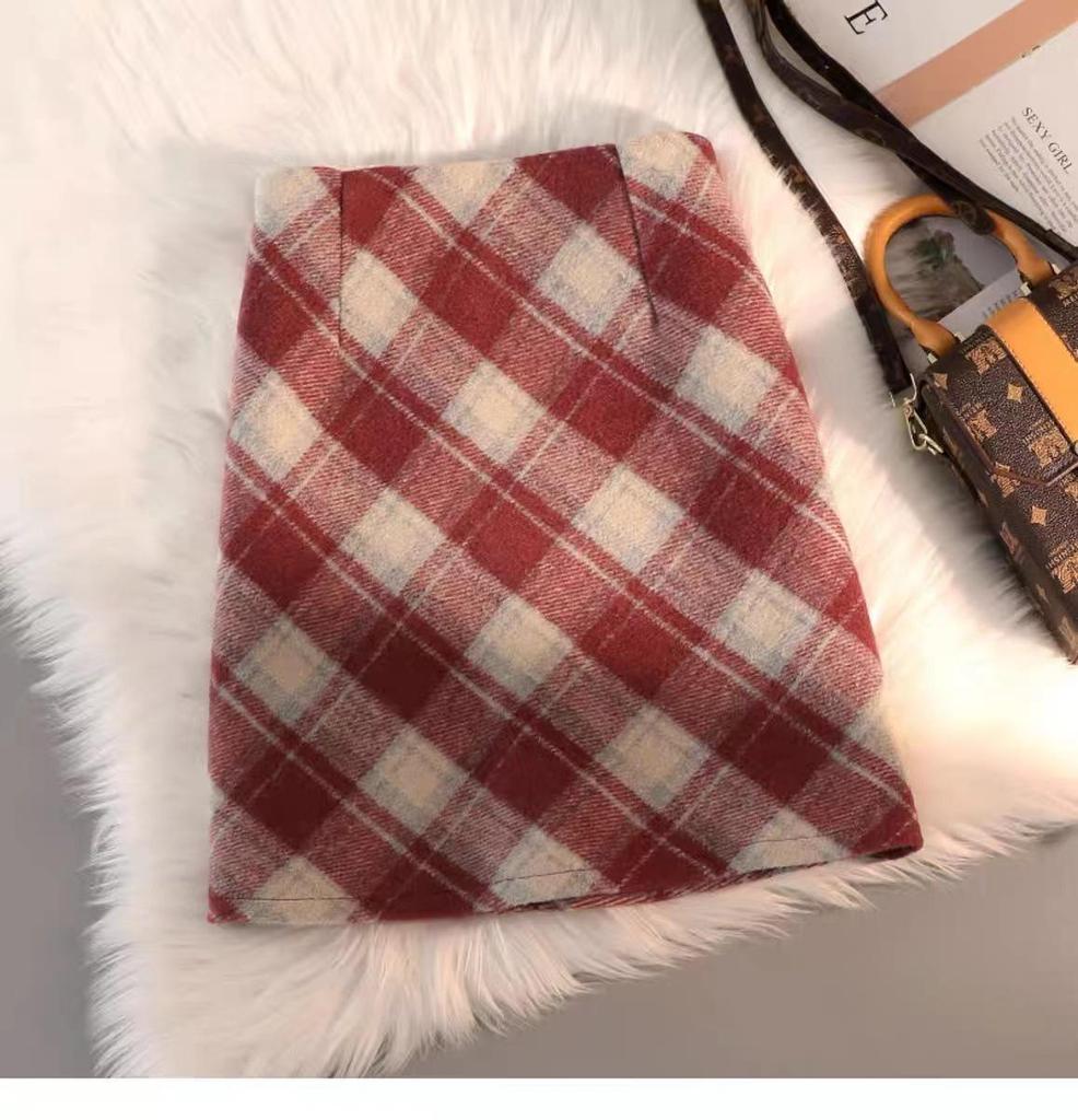Retro Red Plaid A-line Woolen Skirt - High Waist, Slimming, Short for Women (Spring/Autumn 2026)