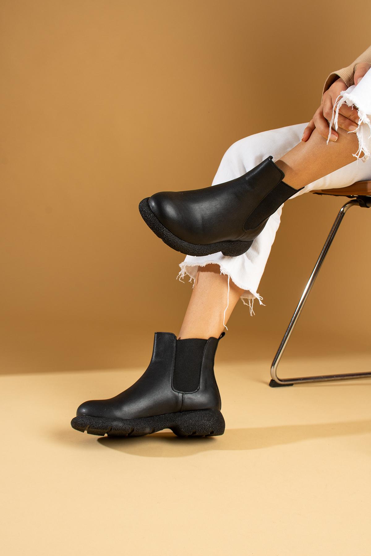 

Еластичні жіночі замшеві черевики на комфортній підошві 60-1013-23Об єм 36 чорний