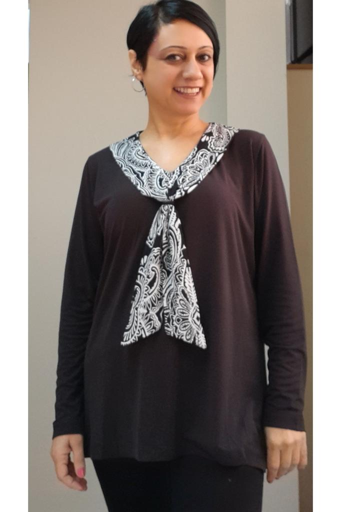 Damen Stil Große Größe T-Shirt Schwarz gekämmte Baumwolle Viskose T-Shirt mit Schalkragen-Look und Schwarz-Weiß Colorblock