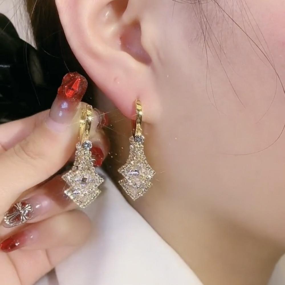 1Pair of Women's Pendant Earrings with Clasp Design, Ideal for Parties and Holidays (box Not Included)