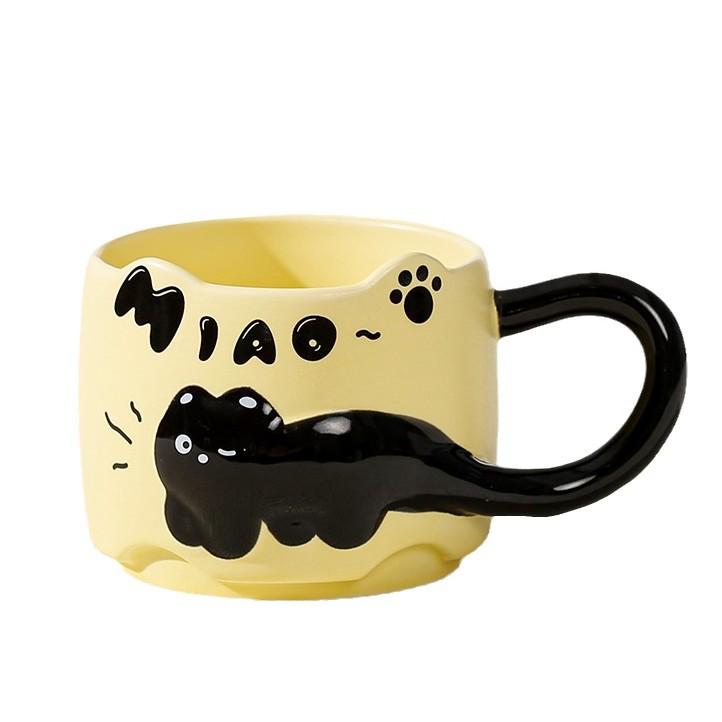 Ręcznie Malowany Czarny Kot Ceramiczny Kubek - Duży Uchwyt, Wzór z Reliefem Zwierzęcia, Angielska Litera, Odporny na Wysoką Temperaturę