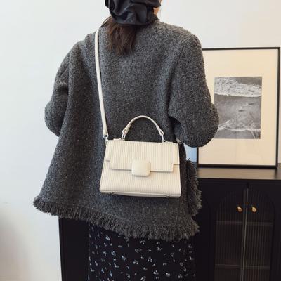Advanced Sense of Foreign Style Small Bag 2025 New Women's Bag Winter Popular Popular Messenger Bag Fashion Portable Small Square Bag