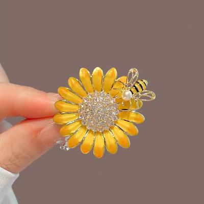 Enamel Sunflower Brooch, High-end Women's Exquisite Bee Daisy Brooch, Niche Design Sense Brooch