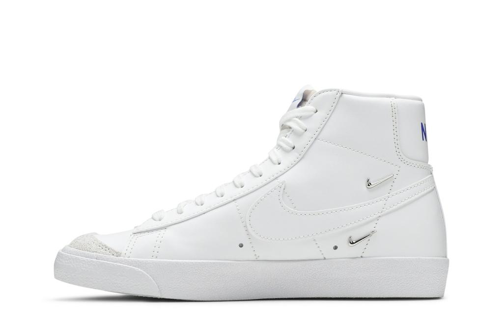 Nike Dámské Blazer Mid 77 SE Sisterhood Bílá Metalická Stříbrná CZ4627-100