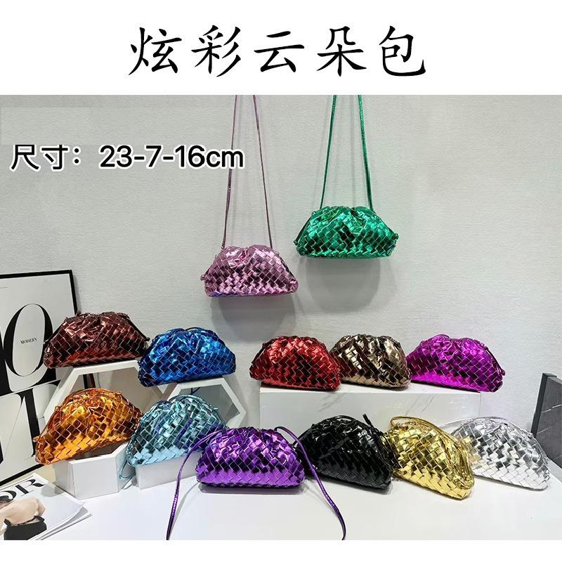 Neue plissierte gewebte Wolkentasche Nische Knödeltasche Windclip Weichleder Umhängetasche Wind