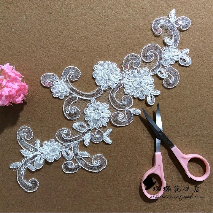 

Off-White Car Bone Lace Lace Pair Flower Applique Wedding Dress Sequined Lace Accessories Fabric Off-white, the price of one flower.