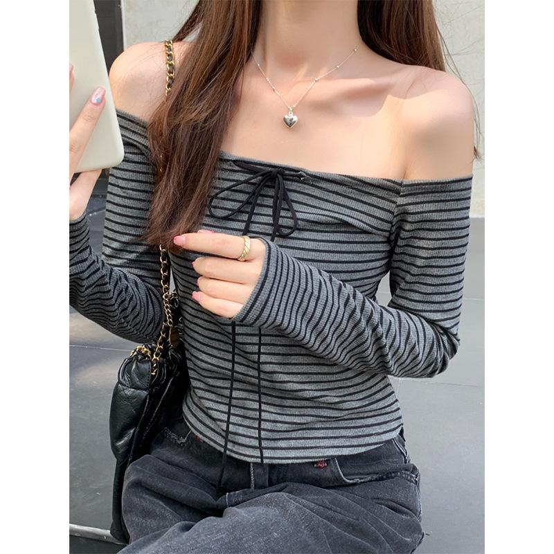 Pure Lust Style Ein-Wort-Off-Shoulder-gestreiftes Langarm-T-Shirt Damen Herbst und Winter neues süßes heißes Mädchen-Innenschichthemd Neckholder-Oberteil
