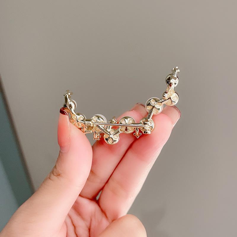 Broche Perle Vintage Tendance et Élégante, Broche Accessoire de Costume