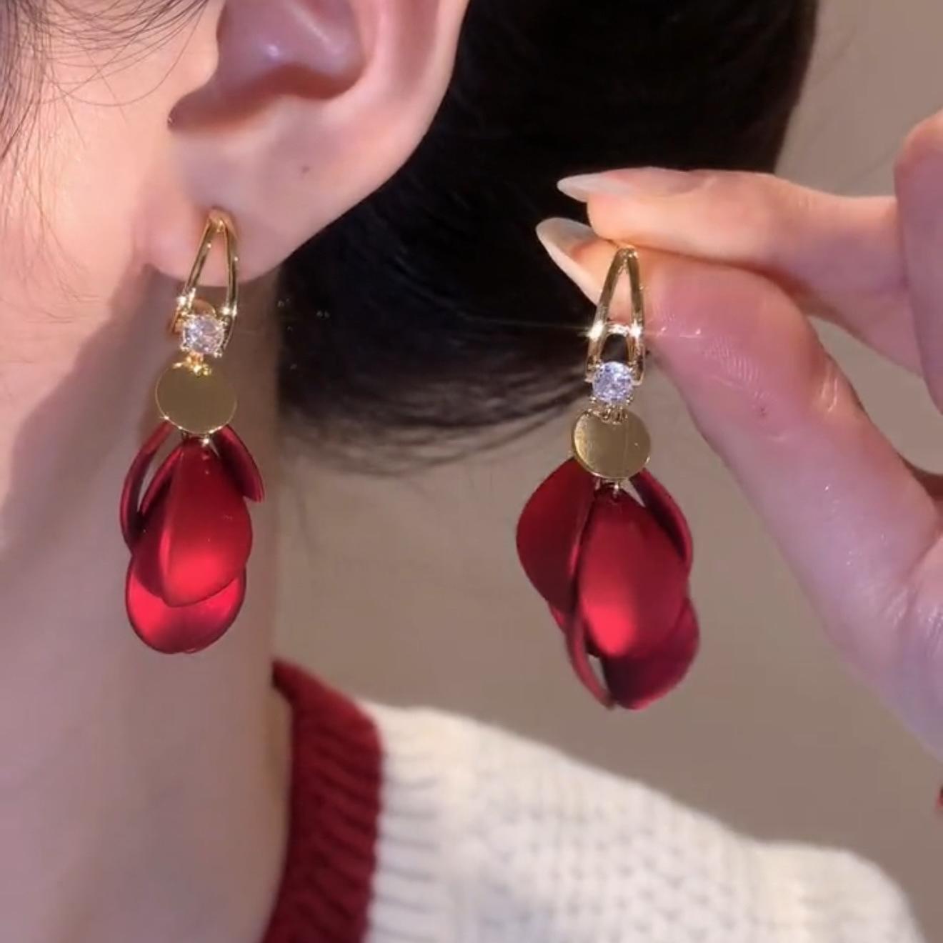 

Модные висячие серьги для женских украшений красный