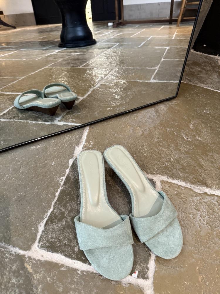 2025 New French Minimalist Wind Slope Heel One-word Drag Women's Summer Outer Wear Daily Commute Low Heel Drag Small Sandals