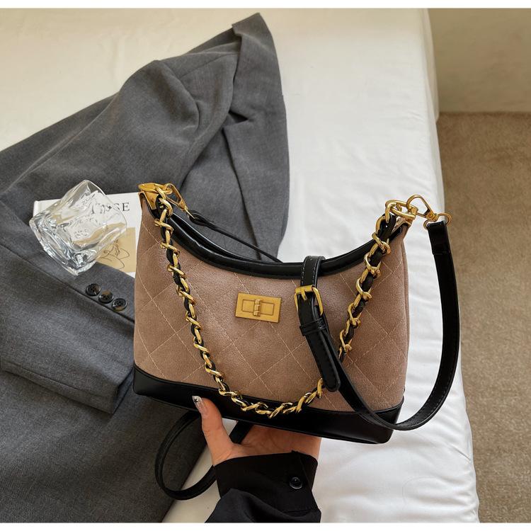 2025 new retro versatile niche chain stray bag simple fashion versatile high sense single shoulder messenger bag tide