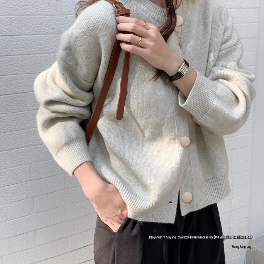 2025 Autumn Women's Retro Knit Cardigan - Buttoned, Loose-Fit Sweater
