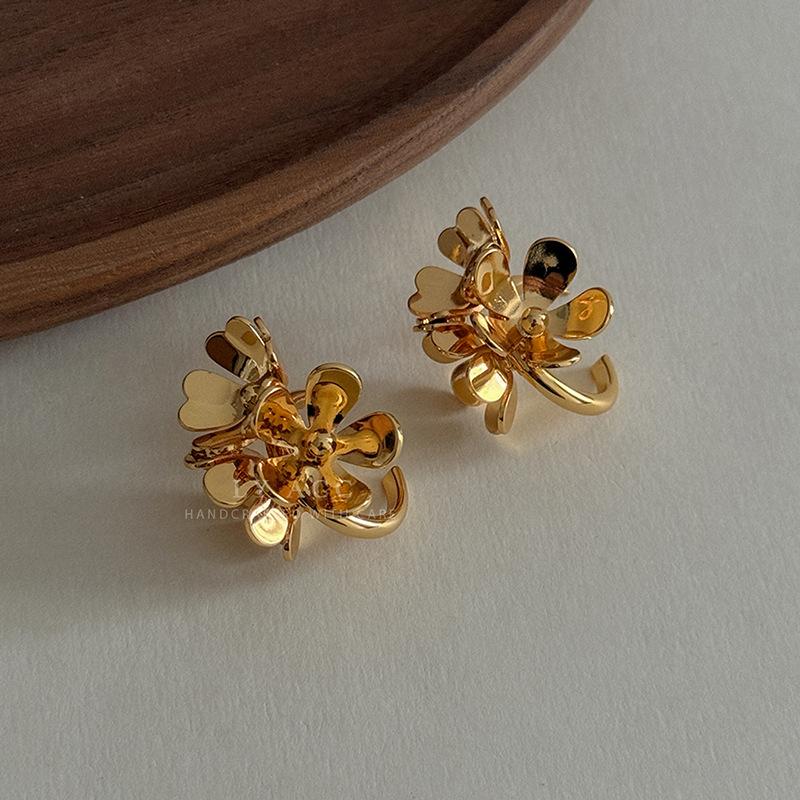 Beautiful Retro Light Luxury High Sense French Three-dimensional Petal Metal Flower Earrings Temperament Light Luxury Stud Earrings Women