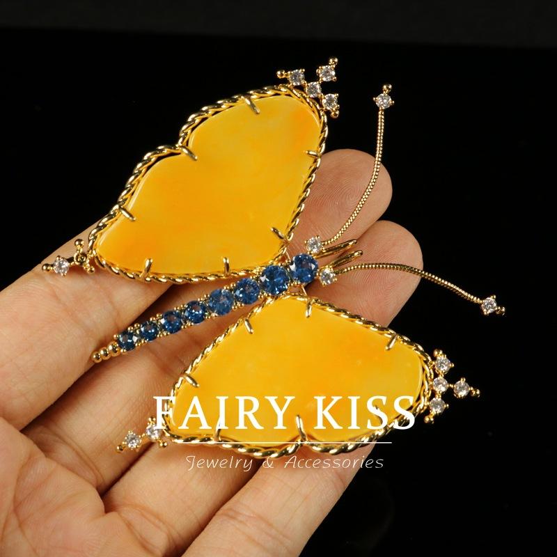 

Brooch Copper Claw Inlaid Zircon Agate Butterfly Exquisite High-end Light Luxury Women s Accessories Versatile Pin Gift