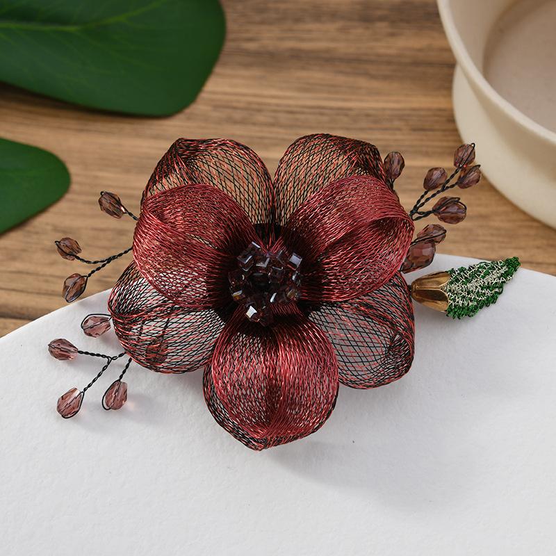 Handgefertigte romantische Blume Kristallbrosche Retro Nische High-End Temperament elegante Anstecknadel Brosche Haarnadel Kopfschmuck Frauen