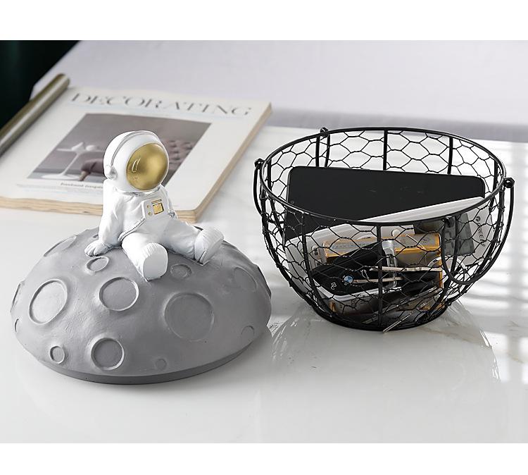 Creative Wrought Iron Hen Basket for Eggs, Garlic, Fruits, Snacks, and Kitchen Decor