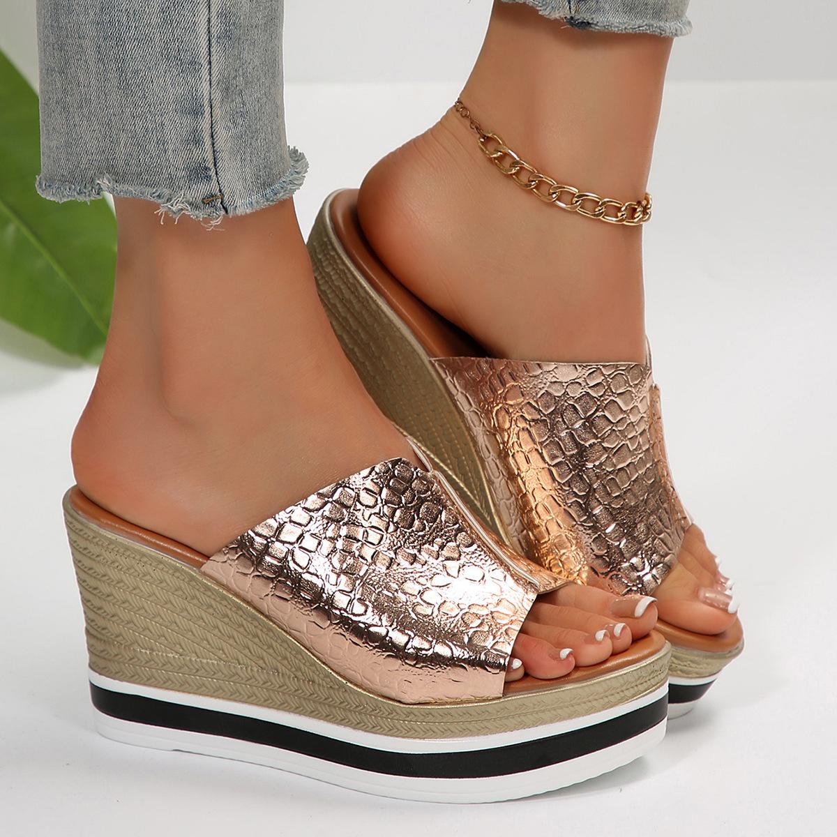 

Толстая подошва, танкетка, серебристые шлепанцы с открытым носком и перемычкой, женские, лето 2025, легкие, увеличивающие рост, офисные сандалии с большой головкой 43 шампанского