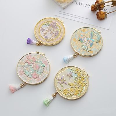 Miroir de Maquillage Métallique Style Chinois Pliant Portable Miroir Cosmétique Exquis Créatif Miroir à Main Étudiant