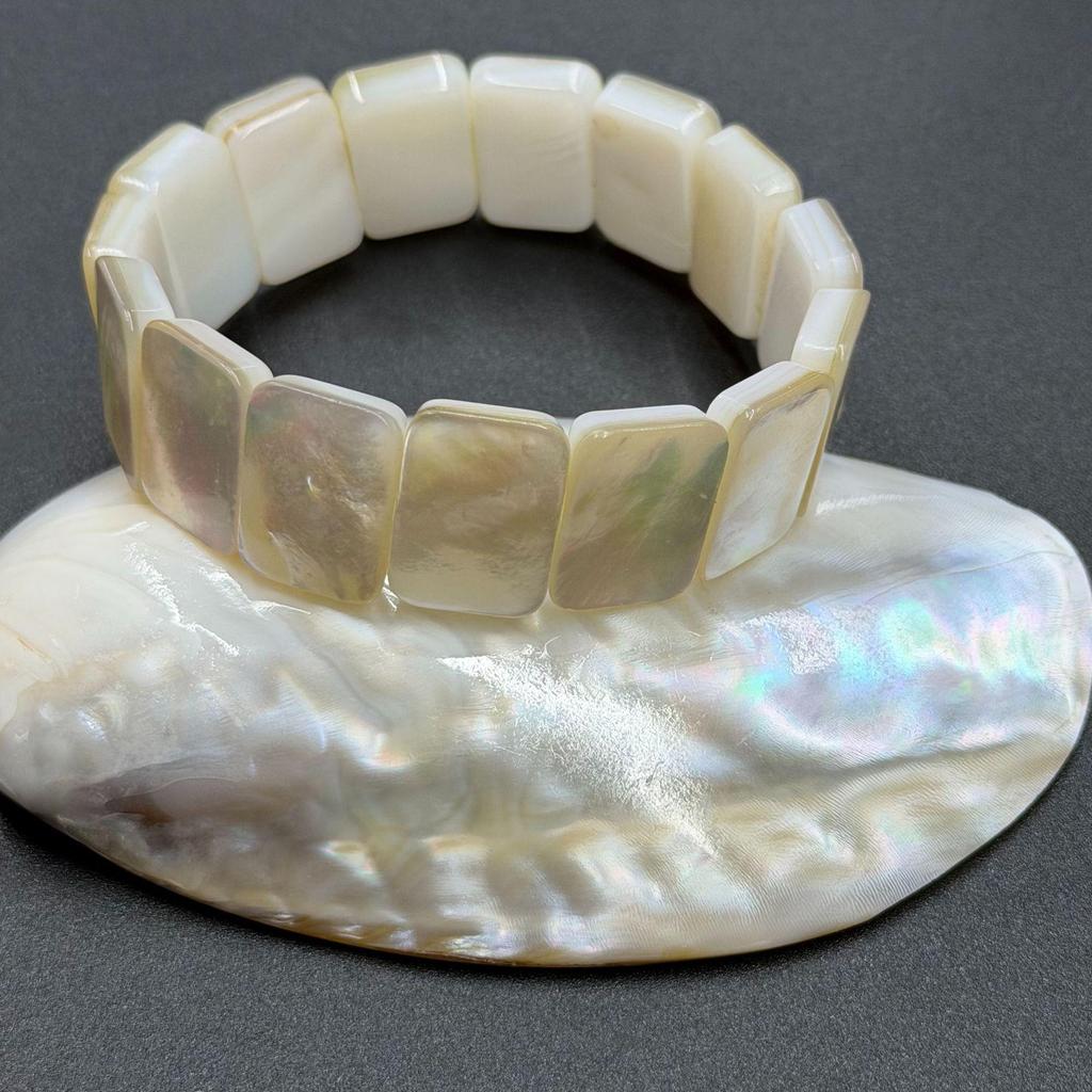 Natürliche Abalone-Muschel Schwarz-Weiß-Gelb Perlmutt Quadratisches handgeknüpftes Armband