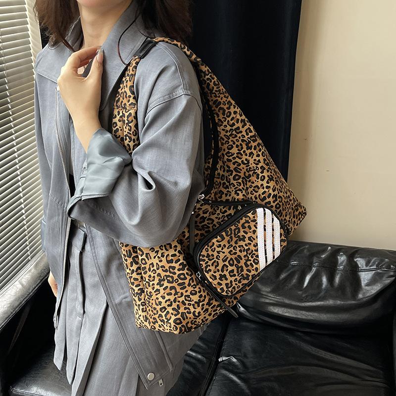

Casual large-capacity leopard print bag women s new fashionable versatile shoulder underarm bag commuter tote bag цветной печати леопарда