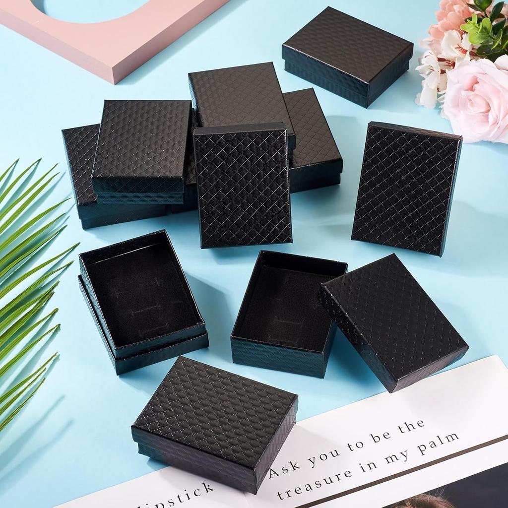 Craftdady 12 vnt. juodos mažos papuošalų dėžutės su deimanto raštu, kartoninės popierinės dovanų dėžutės su dangteliais, karoliukų pakabukai, auskarai, žiedai, tuščios vitrinos dėžutės