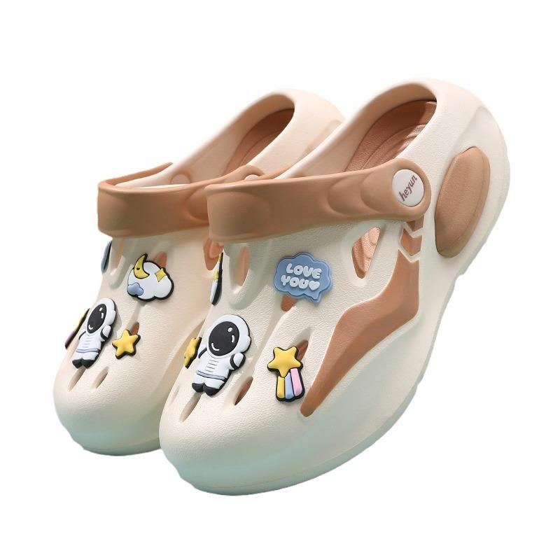 Trendy And Versatile Unisex Eva Hole Shoes For Children Perfect For Summer Beach And Outdoor Activities With Patterns Cartoon