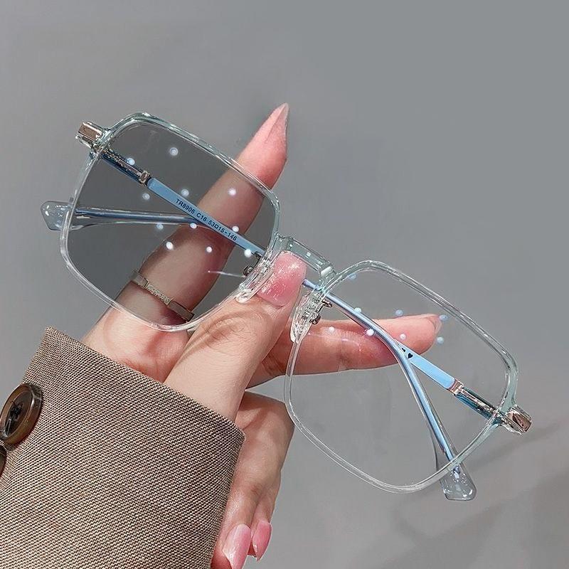 Farbwechselnde Myopie-Brille für Damen, Ultraleicht, Trendig, Cooles Braun Transparentes Gestell Ins, Hoher Schönheitswert