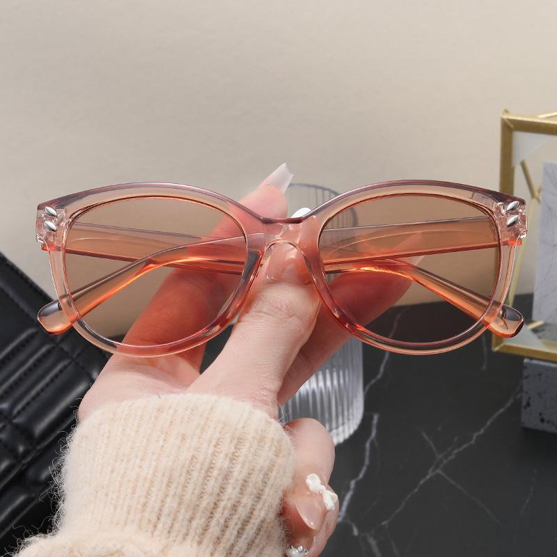 Korean Style Sunglasses Men Rivets Decoration Anti-glare Sunglasses for Men Vintage Retro Style Women's Sun Glasses