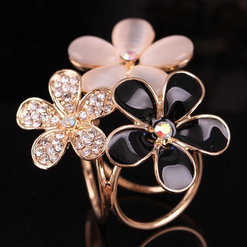 Spilla Fiore Oro Con Strass AAA - Elegante Accessorio Per Sciarpa E Bouquet Da Sposa