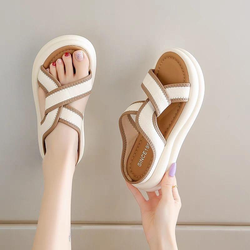 Hausschuhe Damen 2025 neu modisch vielseitig bequem Nischenriemen abriebfeste Muffinsohle Damen Sandalen