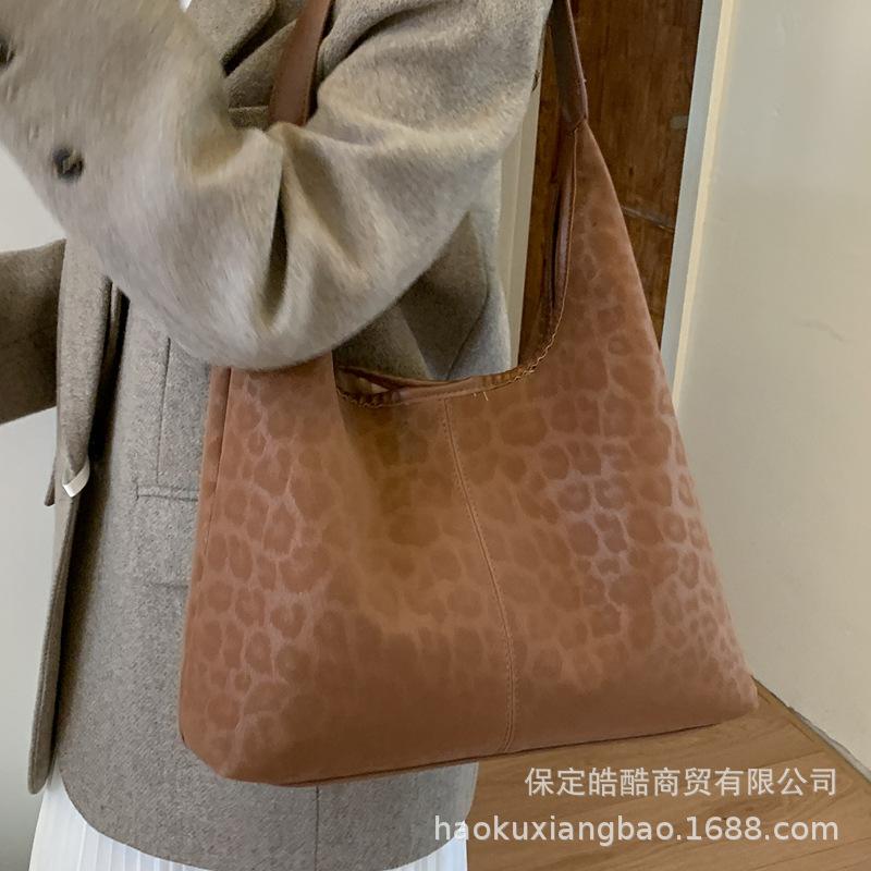 Leopard print bag women's 2025 new super fire exquisite leopard print commuter women's bag large capacity tote bag shoulder large bag