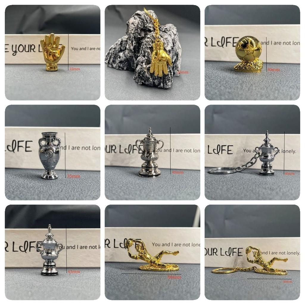 Exquisiter Schlüsselanhänger mit Weltmeisterschafts-Fußballtrophäe aus Zinklegierung, perfektes Erinnerungsgeschenk für Sportfans