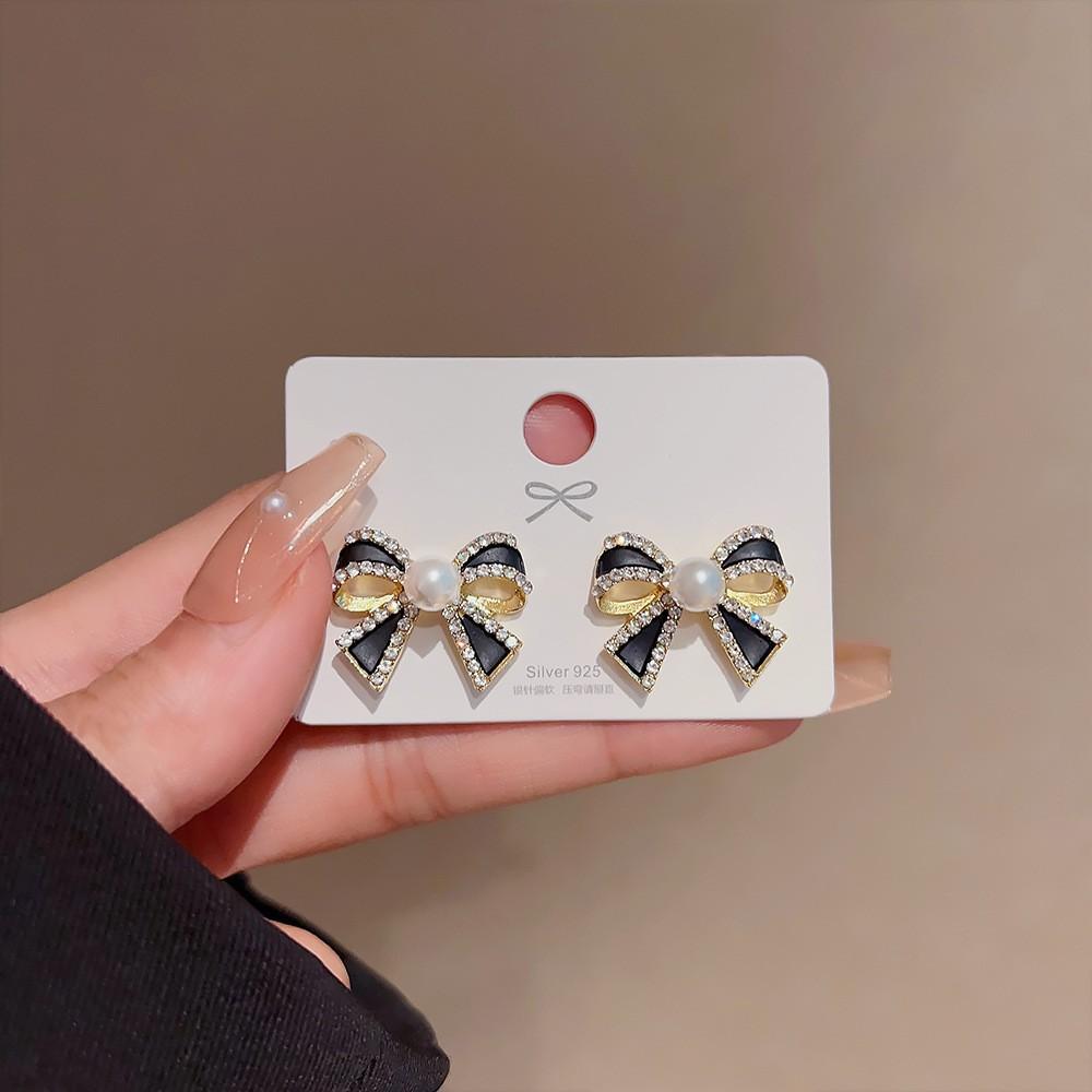 Black diamond-encrusted pearl bow earrings Korean temperament simple retro stud earrings light luxury new earrings