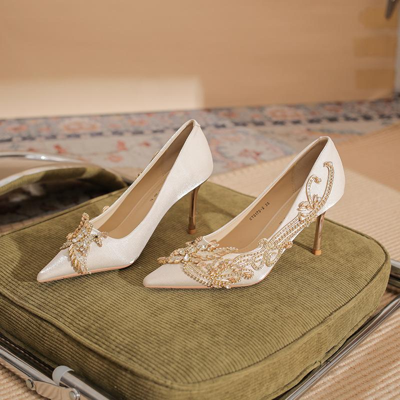 

817-16 Женские туфли на высоком каблуке лето 2025 новая модель острый носок стразы феникс свадебные туфли французский тонкий каблук с мелким вырезом одинарные туфли 34