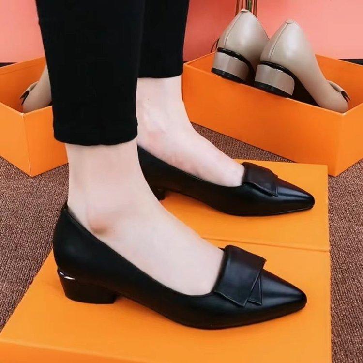 

2025 spring new temperament soft sole fashion one-pedal low-heeled women s shoes soft leather thick heel shallow mouth single shoes women s models 35