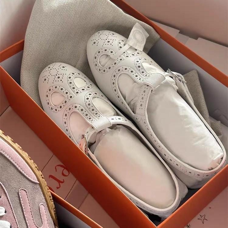 French Temperament Hollow Brock Engraved Low Heel Flat Bottom Empty Single Shoes Fashion Bag Head Sandals Women