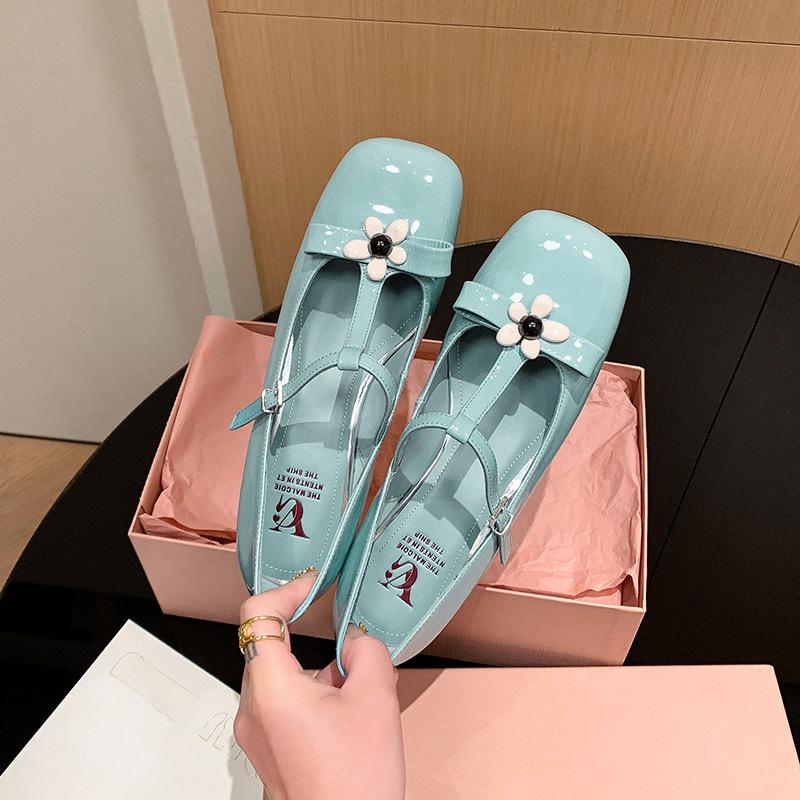 

Capture the girl s heart~ Gentle beige leather inner height increase square head one-word buckle fairy Mary Jane shoes 39 небесно-голубой