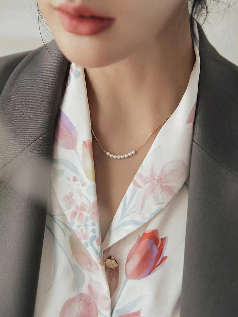 Simple temperament freshwater pearl necklace niche design light luxury collarbone chain high sense versatile sweater chain