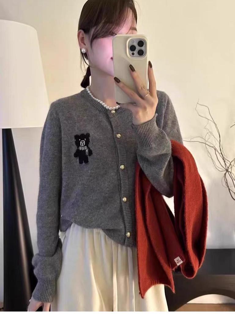 European Style Embroidered Bear Loose Wool Cardigan - Women's Autumn/Winter Fashion Sweater