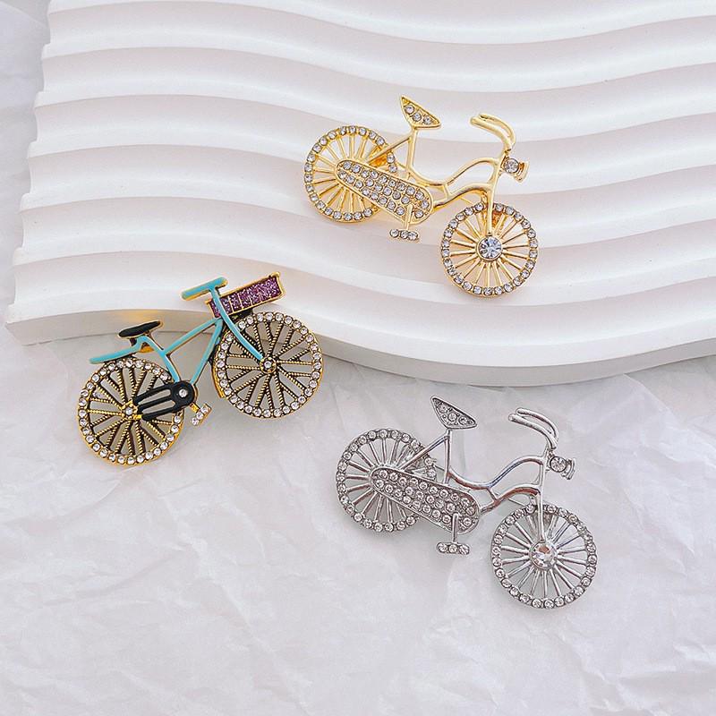 Vintage Rhinestone Bicycle Brooch: High-End European & American Retro Pin with Anti-Exposure Design