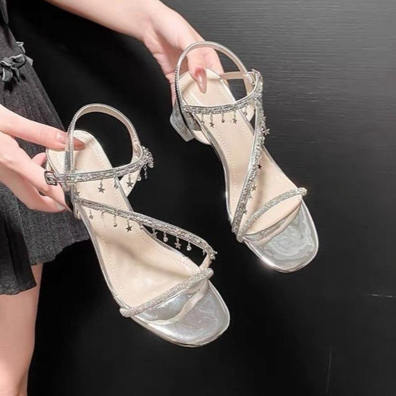 

Модные босоножки на квадратном каблуке Женские модные босоножки с квадратным носком и открытым носком, с пайетками, на тонком ремешке, с металлической пряжкой, противоскользящие, износостойкие, на каблуке-рюмочке 40 серебряный