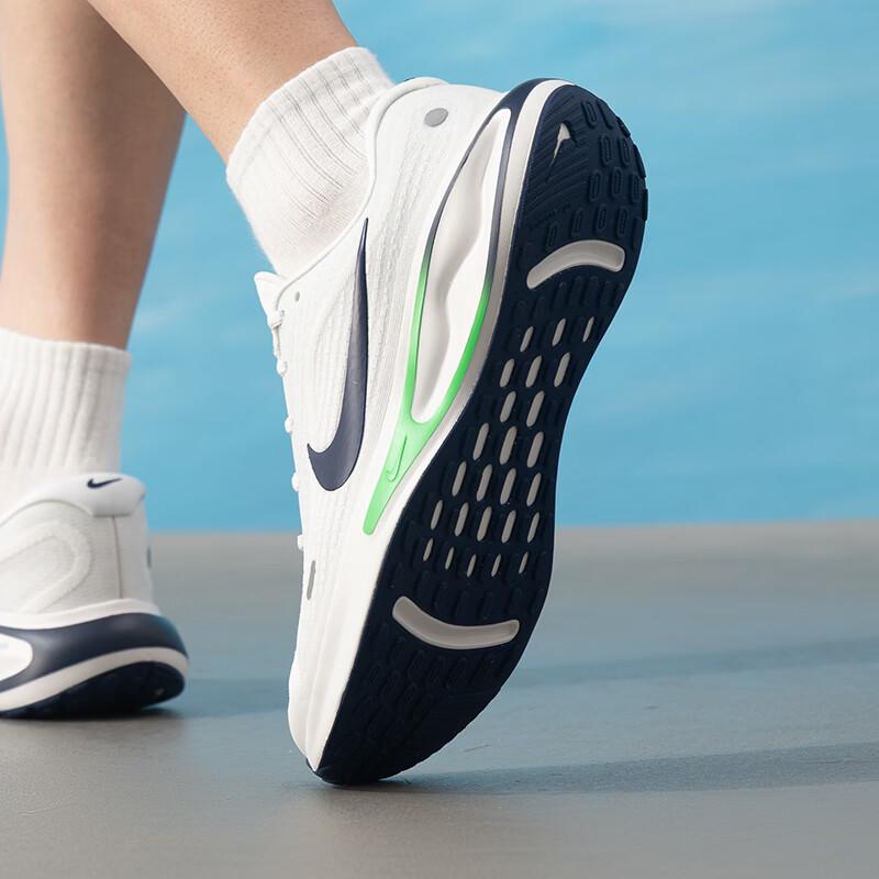 NIKE 7/24 Road Running Shoes
