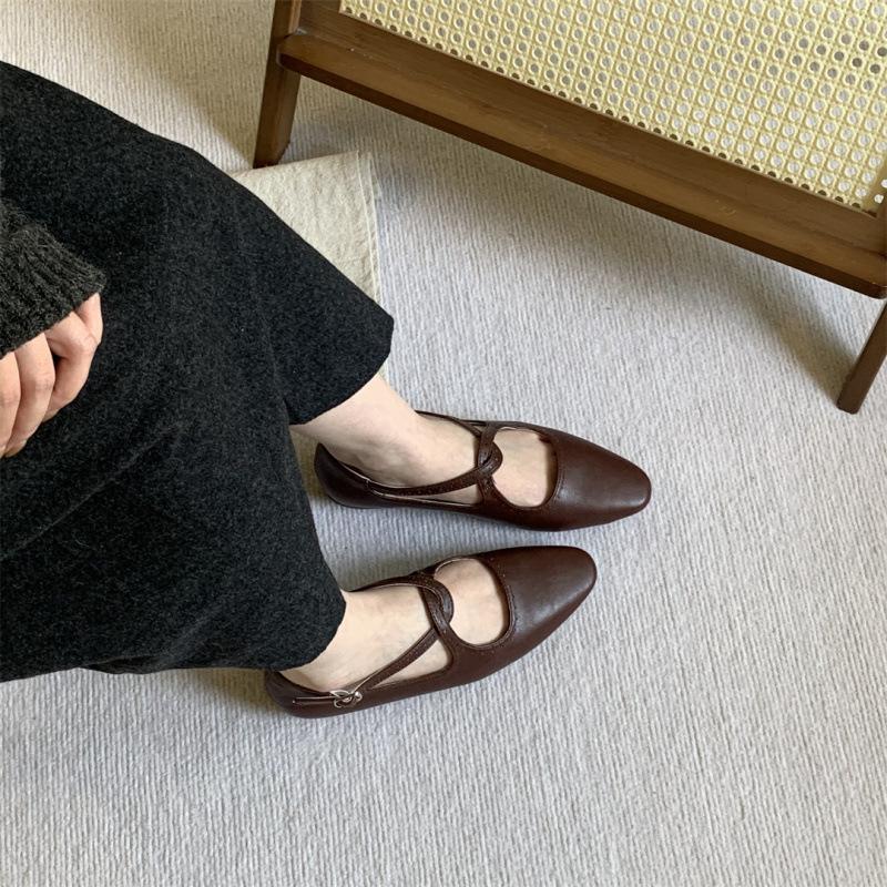 

French low heel retro round head cross strap Mary Jane small leather shoes women s shoes 2025 new ballet shoes 40